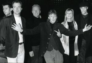 Paul McCartney band 1989 NYC.jpg